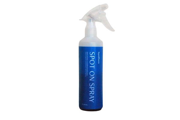 Fles Spot On Spray voor vlekverwijdering van Liquidfloors gietvloeren