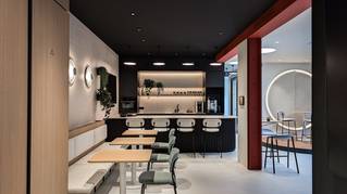 Barruimte met grijze Socrete gietvloer in kantoorruimte The Tipping Point