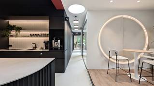 grijze Socrete gietvloer in kantoorruimte The Tipping Point