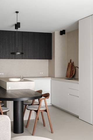 Minimalistische Keuken met Socrete gietvloer in kustappartement