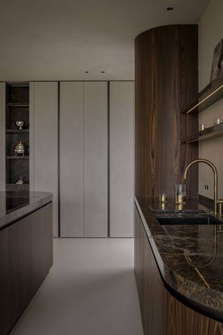 Minimalistische keuken met grijze Socrete gietvloer