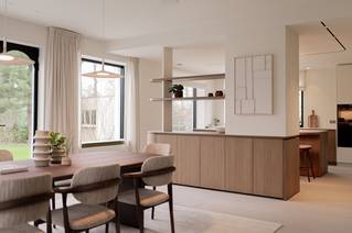 Socrete eetkamer in Sundae huis