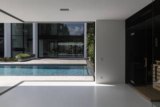 huis RIDD wellness mellow wit gietvloer