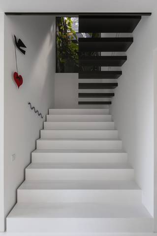 huis RIDD wit gietvloer liquid stairs trappen