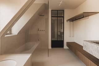 badkamer met bad in socrete