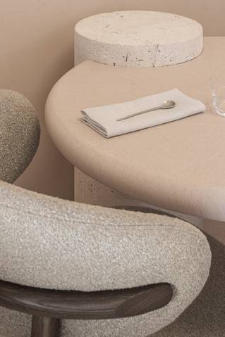 Carran op tafelblad in restaurant Rebelle