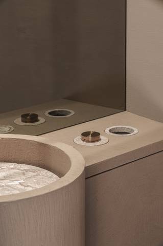 Carran op wastafel in restaurant Rebelle