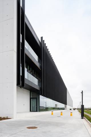 LInum kantoor gebouw buiten