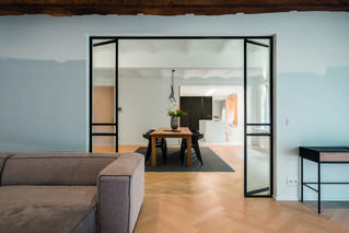 Woonkamer parket zwart staal