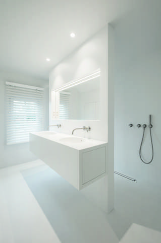 Badkamer wit rust zen gietvloer 4