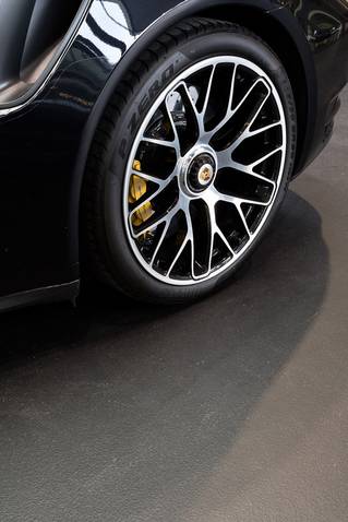 Liquidfloors Endur gietvloer garage showroom Kortrijk