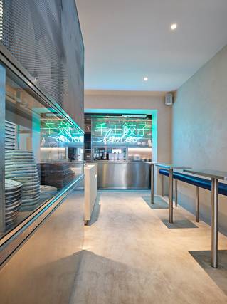 liatou podlahou Socrete 8