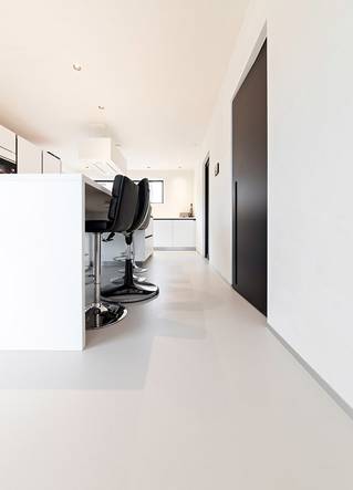 Liquidfloors Mellow pu gietvloer keuken privéwoning Oostkamp