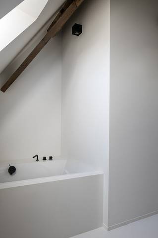 Liquidfloors Mellow pu gietvloer badkamer architectenwoning Ieper