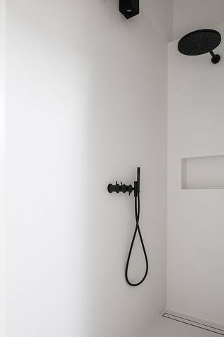 Liquidfloors Mellow pu gietvloer douche architectenwoning Ieper