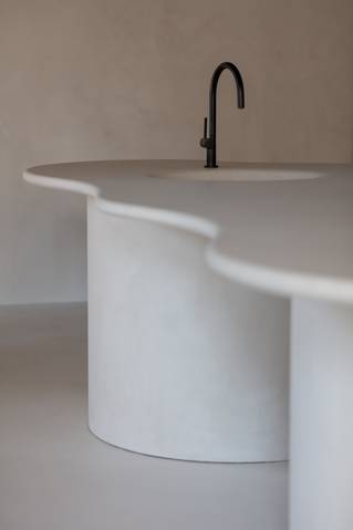 Socrete floor table 2