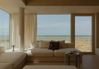 Woonkamer kustappartement met Socrete gietvloer