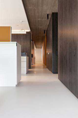 Boekhoudkantoor gietvloer kleuren geel zwart 8