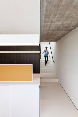 Boekhoudkantoor gietvloer kleuren geel zwart 9