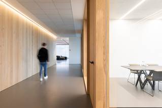 Liquidfloors Mellow pu gietvloer in kantoorgebouw Kortrijk