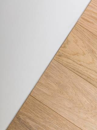 Liquidfloors Mellow pu gietlvoer detail in combinatie met parket in kijkwoning Zulte