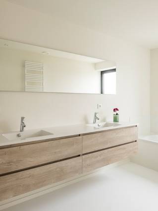 Liquidfloors Mellow pu gietlvoer in badkamer kijkwoning Zulte