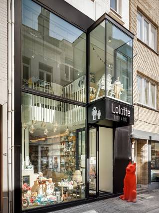 Liquidfloors Mellow pu gietvloer trap in winkelruimte Oostende