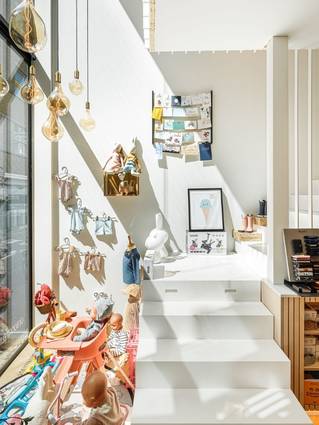 Liquidfloors Mellow pu gietvloer trap in winkelruimte Oostende