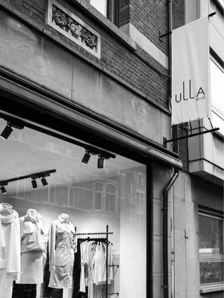 Liquidfloors Socrete gietvloer in winkelruimte Leuven voorgevel