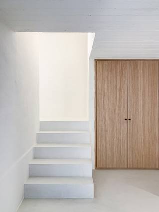 Liquidfloors Socrete minerale harsvloer gietvloer trap in residentieel project knokke