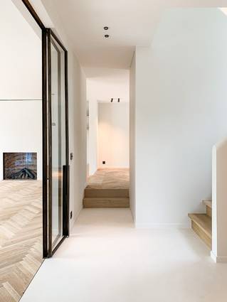 Liquidfloors Socrete minerale harsvloer gietvloer in hal residentieel project knokke