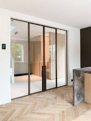 Liquidfloors Socrete minerale harsvloer gietvloer in bureauruimte residentieel project knokke