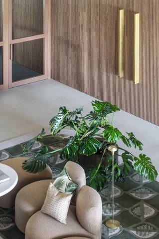 Interieur inkomhal Quatra met Socrete vloer