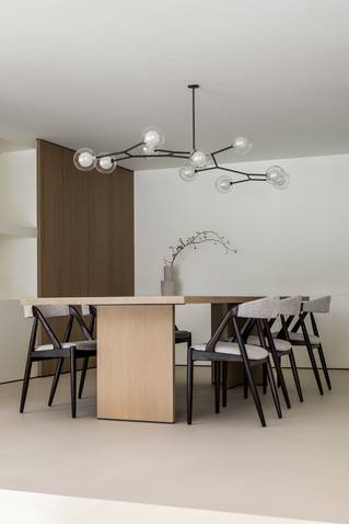 Eetkamer HB Residentie door Studio Leeman met Socrete gietvloer