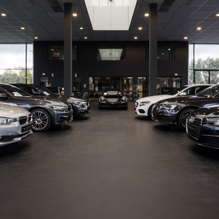 Luxegarage met zwarte Endur gietvloer