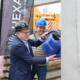 Eerste steenlegging Park Apart met Mark Doutreluigne