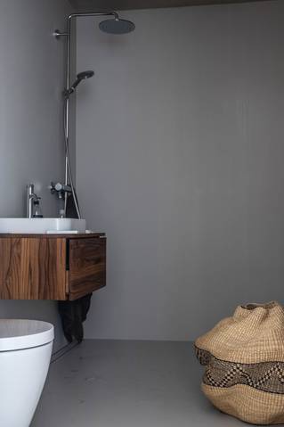 Shower applied in Mellow in Apartment T-Michael