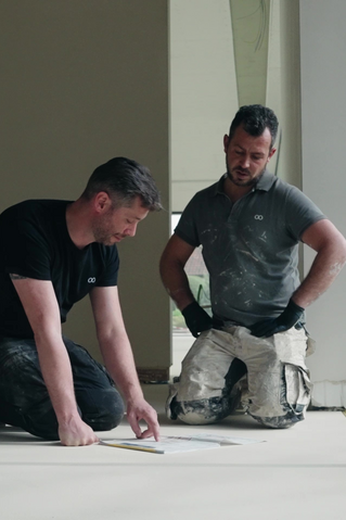 Caetan Garcia die opleiding geeft op Liquidfloors werf