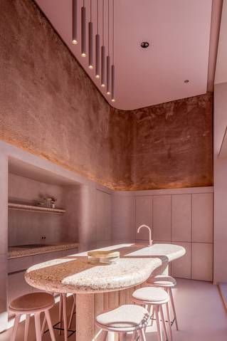 Keuken in The Hub Antwerpen met roze Socrete gietvloer