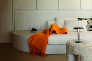 Woonkamer in kustappartement met Socrete gietvloer