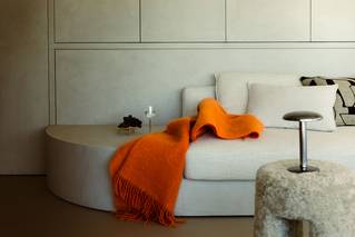 Woonkamer in kustappartement met Socrete gietvloer