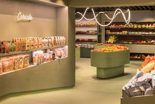 Interieur delicatessenwinkel Vandererfven met groene Socrete gietvloer