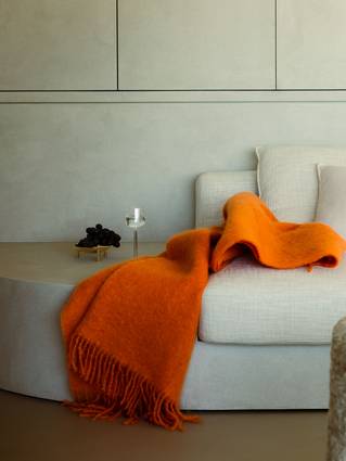 Woonkamer in kustappartement met Socrete gietvloer