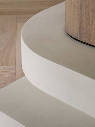 Socrete gietvloer op afgeronde tredes