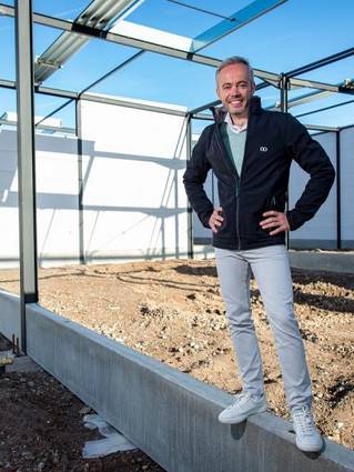 Liquidfloors CEO Miguel Garcia bij aanlegging Park Apart