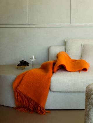 Woonkamer in kustappartement met Socrete gietvloer