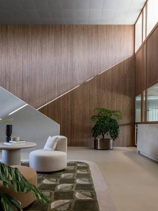 Inkomhal Hoofdkwartier Quatra met Socrete gietvloer