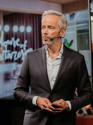 Liquidfloors CEO Miguel Garcia op opening House of Textures