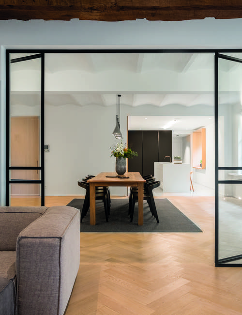 Woonkamer parket zwart staal