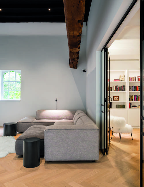 Woonkamer parket zwart staal 1